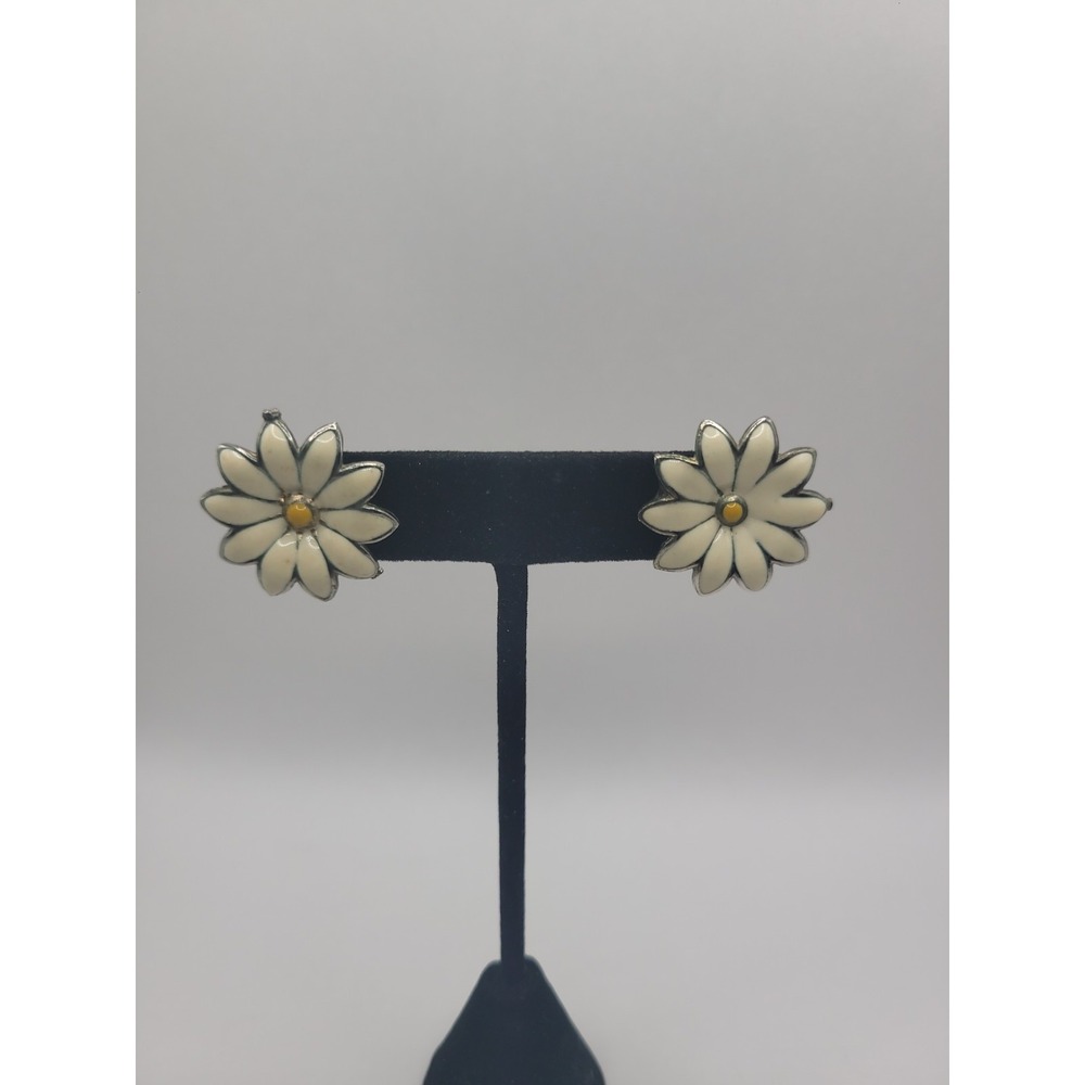 Vintage Cream Enamel Daisy Flower Stud Earrings Yellow Center Floral Cottagecore